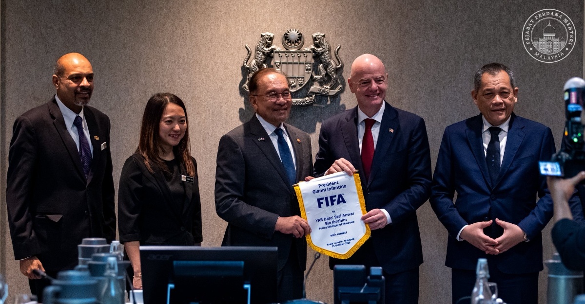 PM Anwar Bincang Usaha Perkukuh Ekosistem Bola Sepak Dengan Presiden FIFA