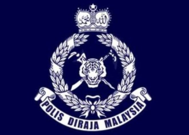 Polis Tahan Lelaki Bersilat Di Kubur