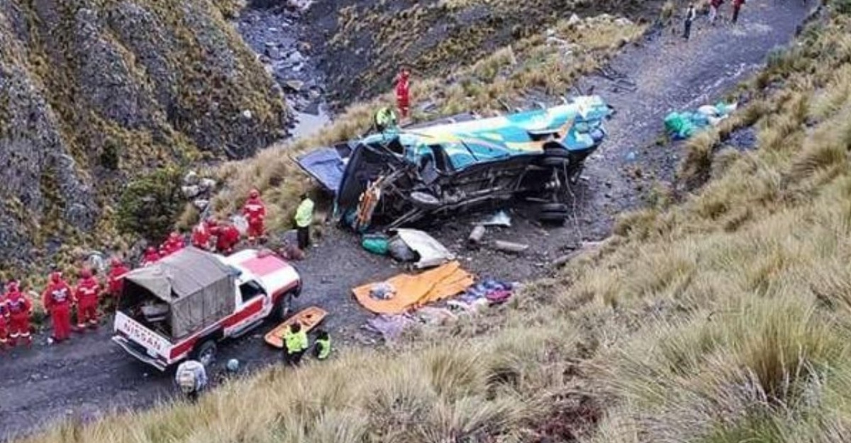 Bas Kecil Terjunam Dalam Gaung, 8 Disahkan Maut
