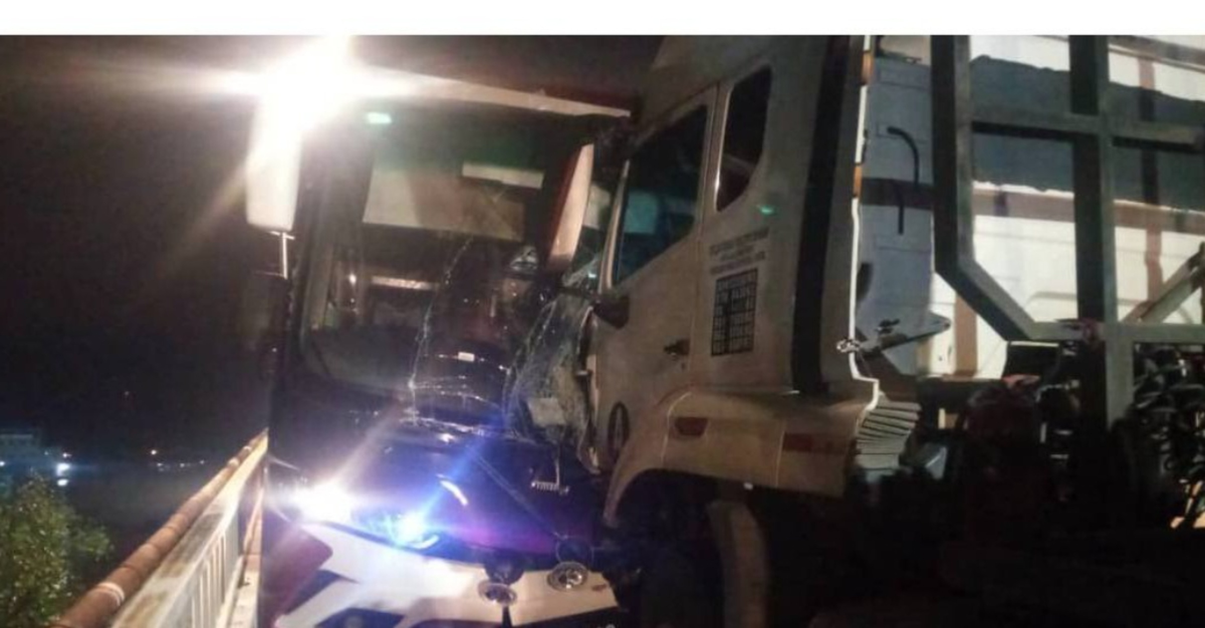 Bas Ekspres Bawa 30 Penumpang Dilapor Kemalangan