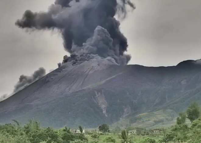 Abu Naik Lebih Dua Kilometer Susulan Letusan Gunung Kanlaon